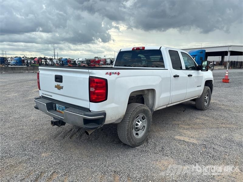 Chevrolet Silverado 2500 4x4 Crew Cab Pickup その他