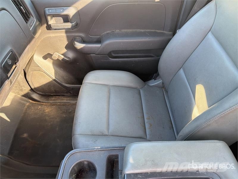 Chevrolet Silverado 2500HD 4x2 Utility Truck Kis teherszállító/Platós kocsi