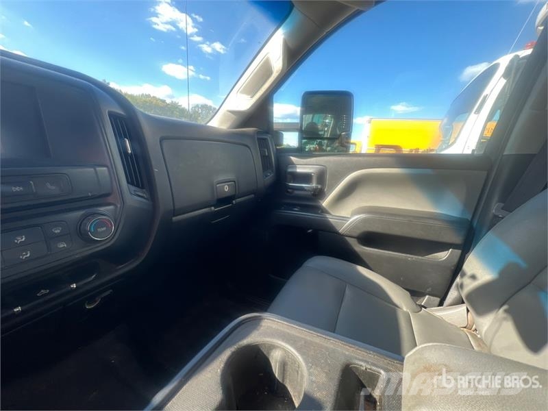 Chevrolet Silverado 2500HD 4x2 Crew Cab Pickup その他