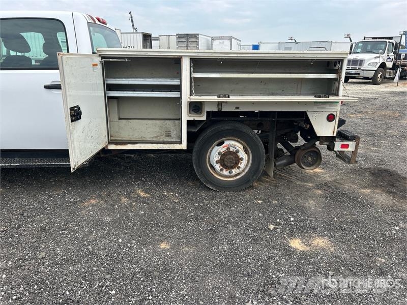 Chevrolet Silverado 2500HD 4x4 Crew Cab Utility Truck Madelkaubikud