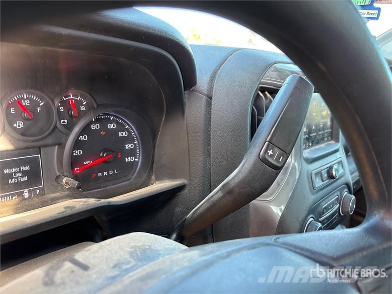Chevrolet Silverado 2500 HD Custom 4x4 Crew Cab Pickup أخرى