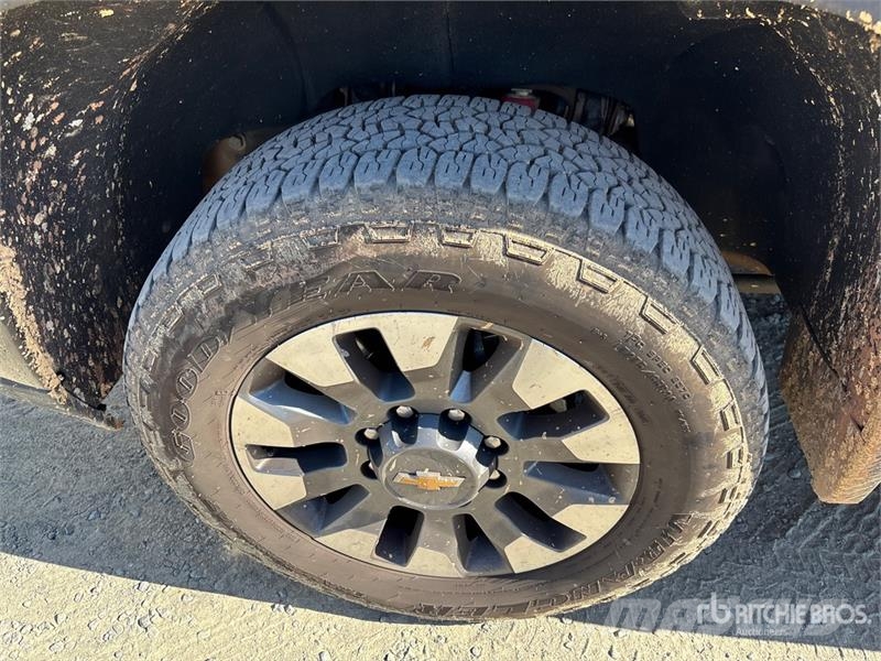 Chevrolet Silverado 2500 HD Custom 4x4 Crew Cab Pickup Furgoni altro