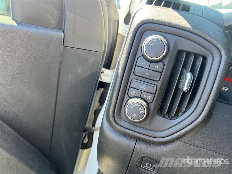 Chevrolet Silverado 2500HD 4x4 Crew Cab Pickup Otros