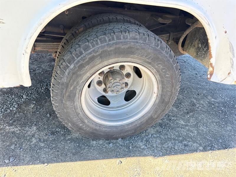 Chevrolet Silverado 2500HD HD 4x2 Crew Cab 100 gallon fuel t Utilitaire benne
