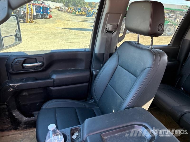 Chevrolet Silverado 2500 HD Custom 4x4 Crew Cab Pickup أخرى