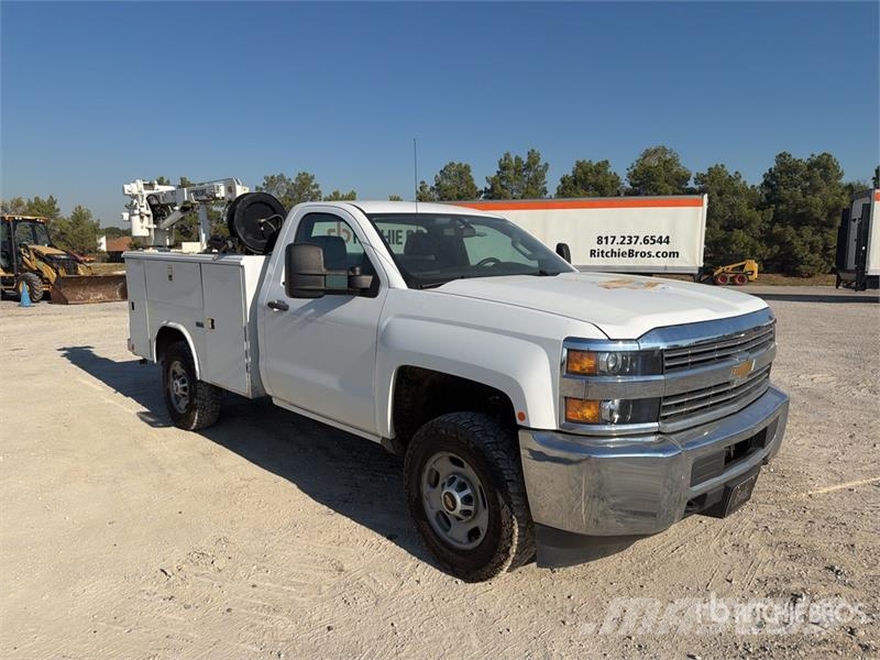 Chevrolet Silverado 2500HD 4x2 Utility Truck Kis teherszállító/Platós kocsi