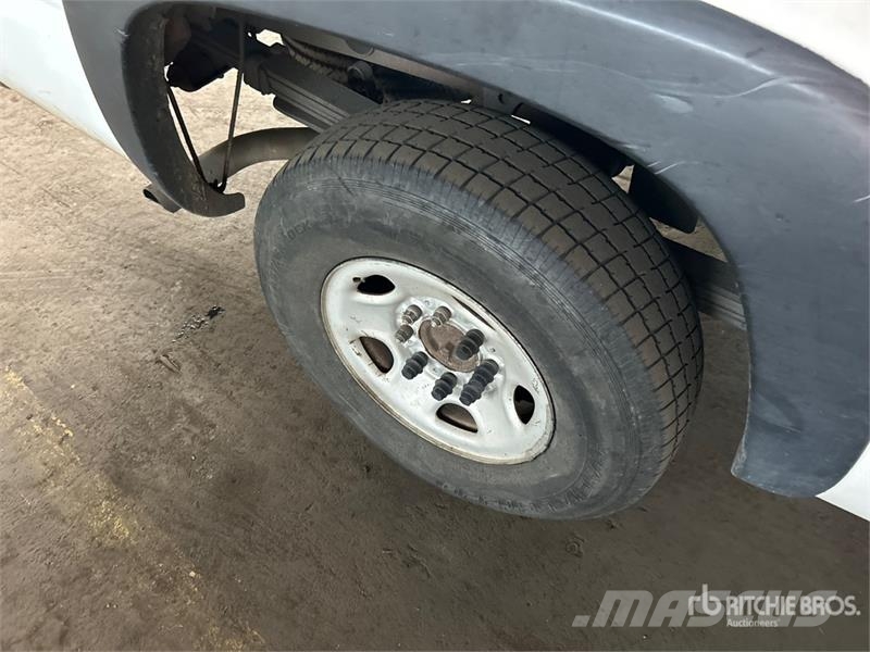 Chevrolet Silverado 2500 4x2 Pickup Diger