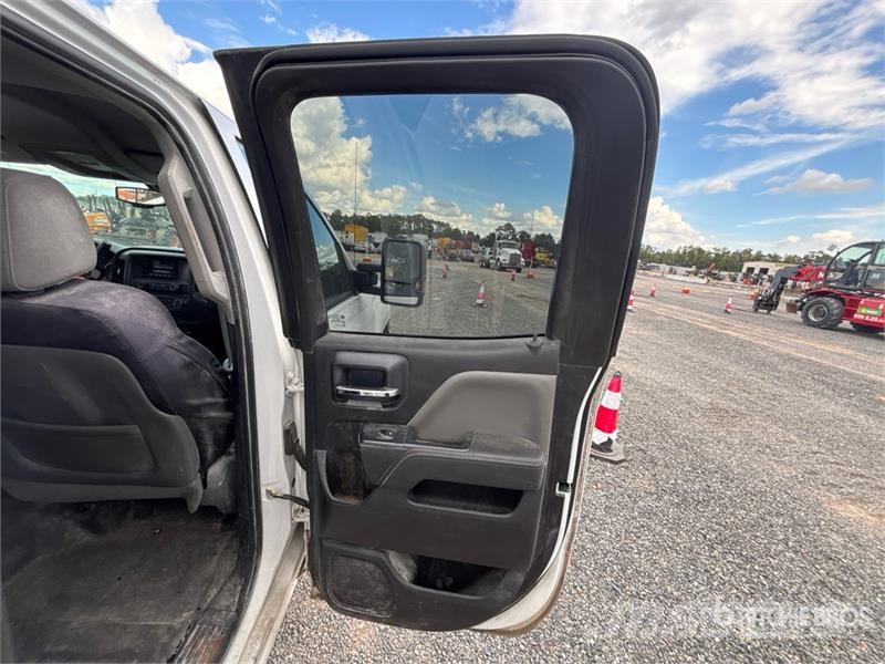 Chevrolet Silverado 2500 4x4 Crew Cab Pickup その他