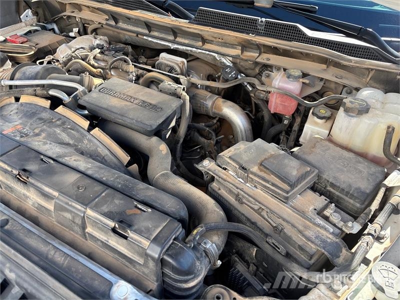 Chevrolet Silverado 2500 HD LTZ 4x4 Crew Cab Pickup Otros