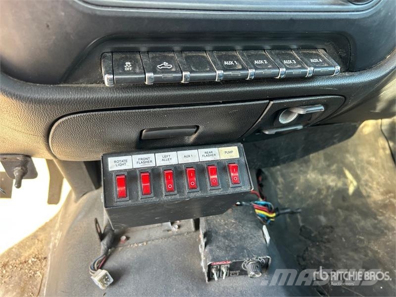 Chevrolet Silverado 2500HD 皮卡.傳統半斗卡車/側卸板
