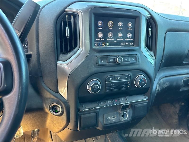 Chevrolet Silverado 2500 HD Custom 4x4 Crew Cab Pickup أخرى