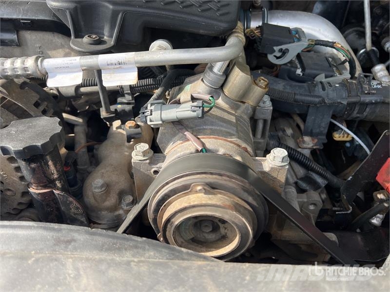 Chevrolet Silverado 2500HD LS 4x4 Crew Cab Pickup Altele