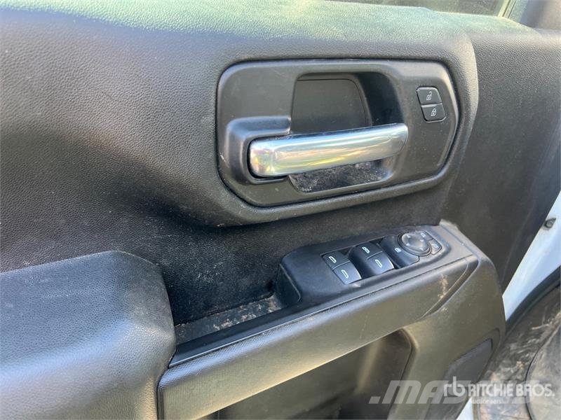 Chevrolet Silverado 2500HD 4x4 Crew Cab Pickup Otros