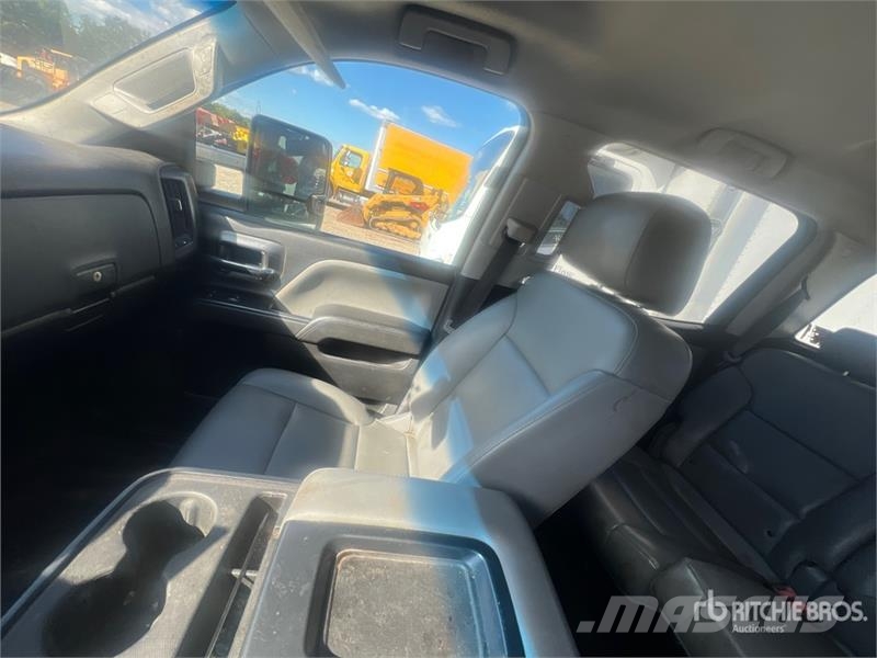 Chevrolet Silverado 2500HD 4x2 Crew Cab Pickup その他