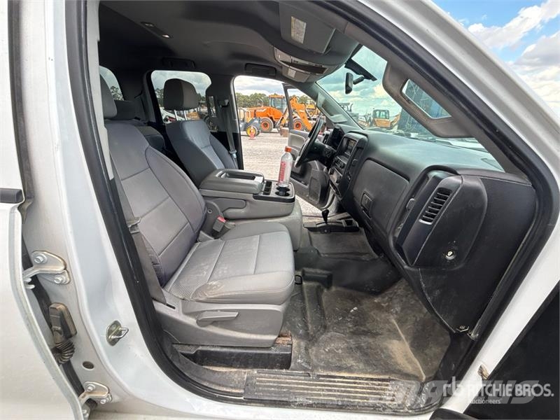 Chevrolet Silverado 2500 4x4 Crew Cab Pickup その他