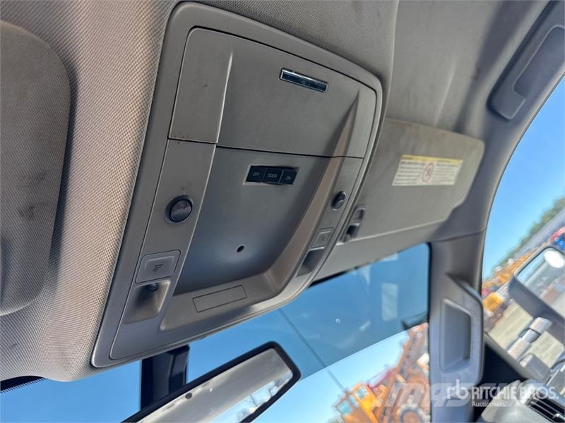 Chevrolet Silverado 2500HD HD 4x2 Crew Cab 100 gallon fuel t Utilitaire benne