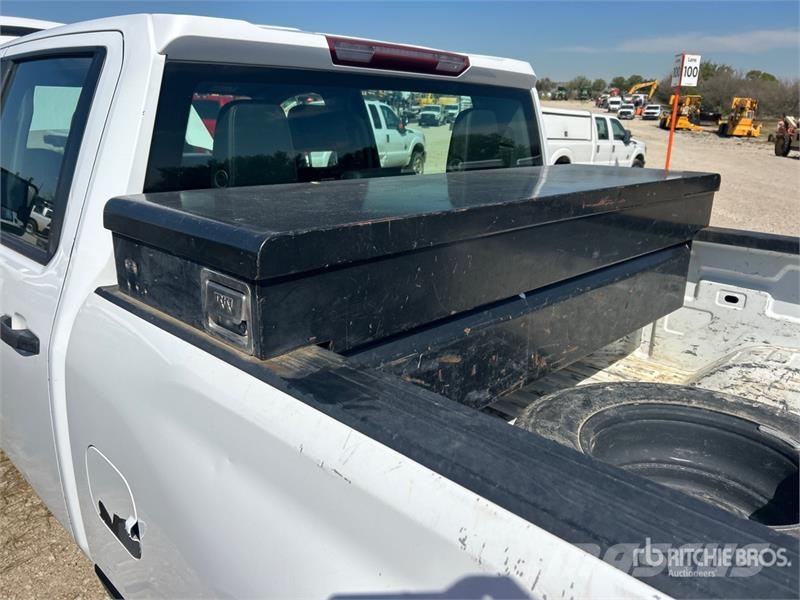 Chevrolet Silverado 2500 HD 4x4 Crew Cab Pickup (Inoperable) Citi