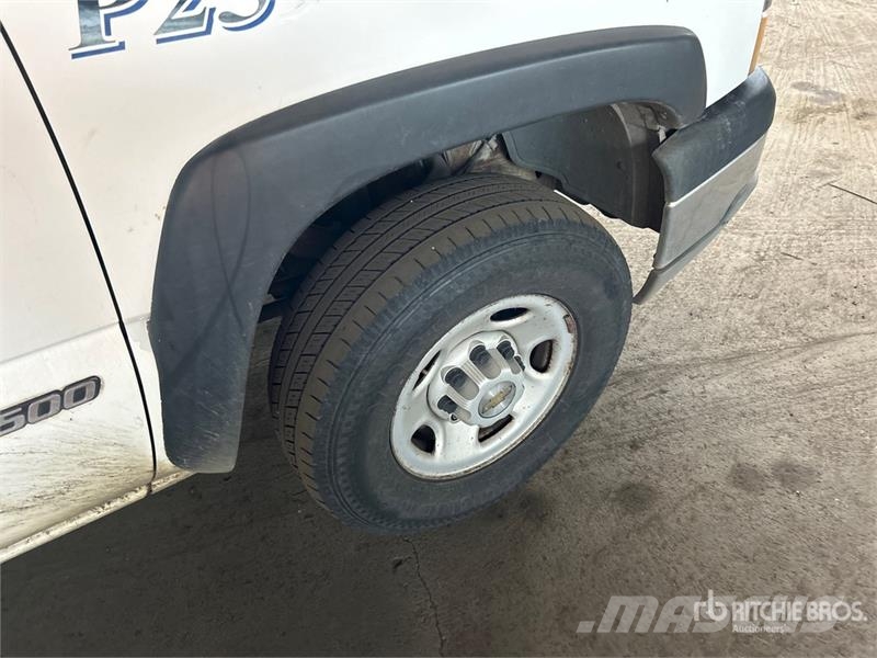 Chevrolet Silverado 2500 4x2 Pickup Diger