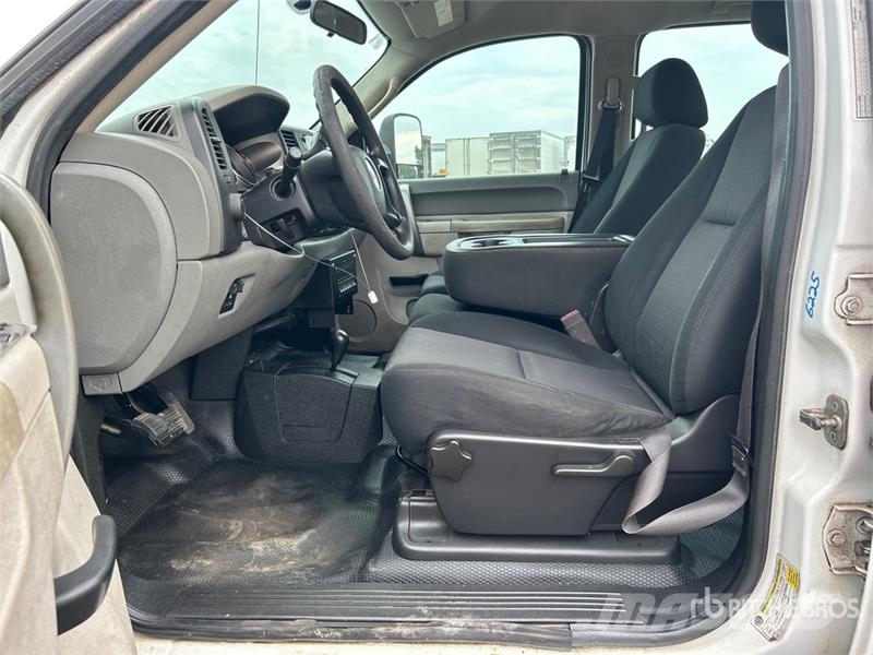 Chevrolet Silverado 2500HD 4x4 Crew Cab Utility Truck Pick up/Dropside