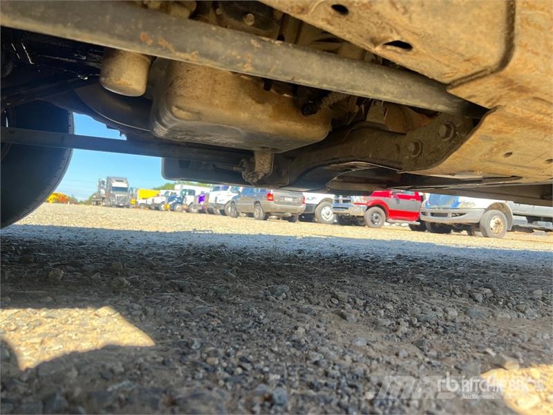 Chevrolet Silverado 2500HD Tovornjaki s kesonom/platojem