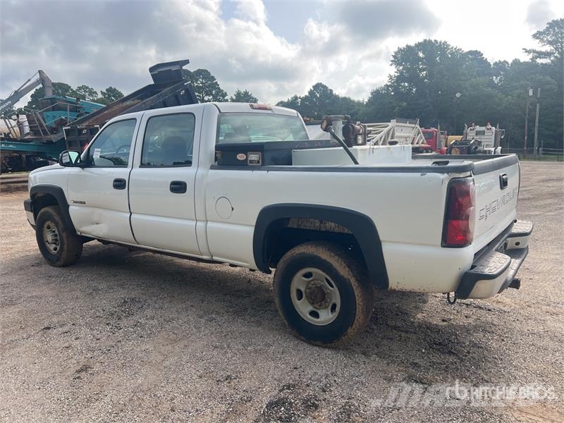 Chevrolet Silverado 2500HD 4x2 Crew Cab Pickup Altele