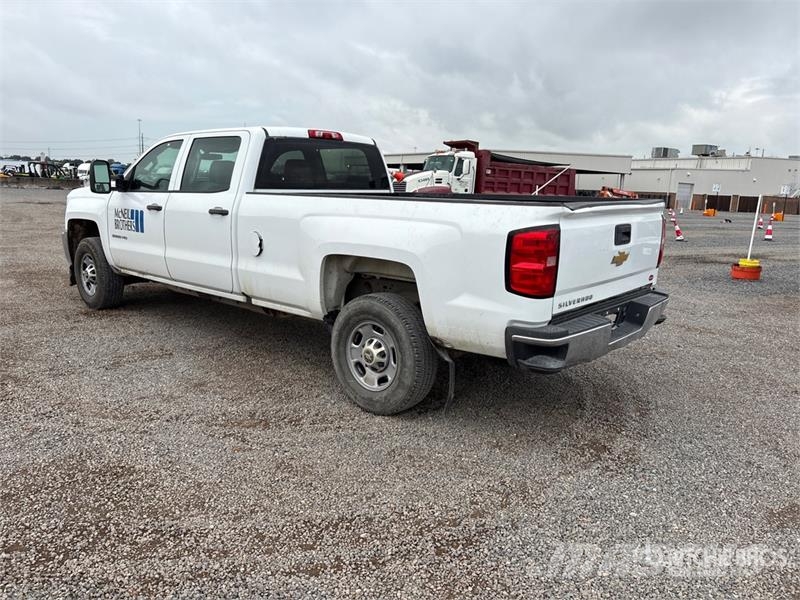 Chevrolet Silverado 2500 4x2 Crew Cab Pickup Další