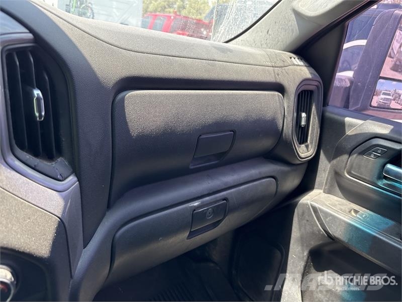 Chevrolet Silverado 2500 HD 4x2 Crew Cab Pickup Diger
