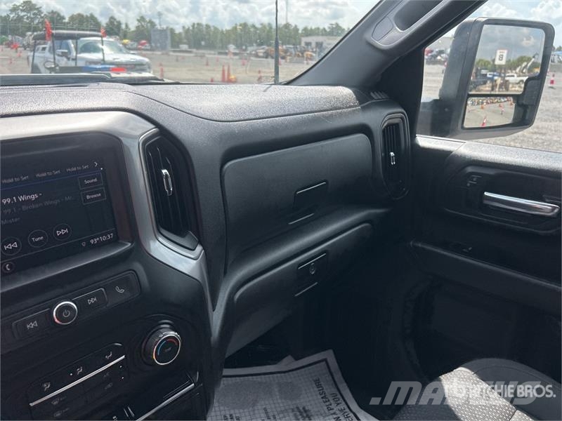 Chevrolet Silverado 2500HD 4x4 Extended Cab Utility Truck Pikaplar