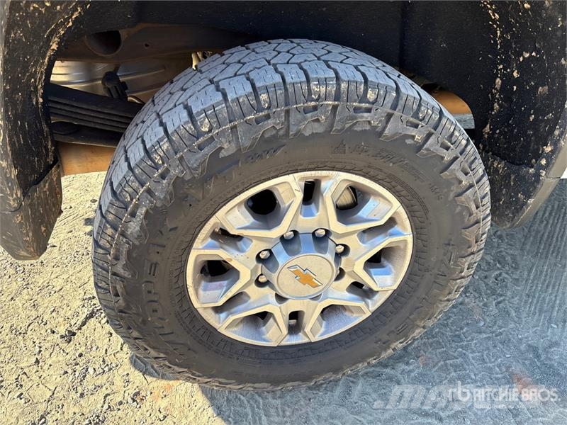 Chevrolet Silverado 2500 HD LTZ 4x4 Crew Cab Pickup Otros