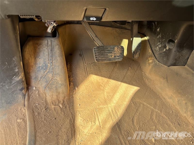 Chevrolet Silverado 2500 HD Custom 4x4 Crew Cab Pickup أخرى