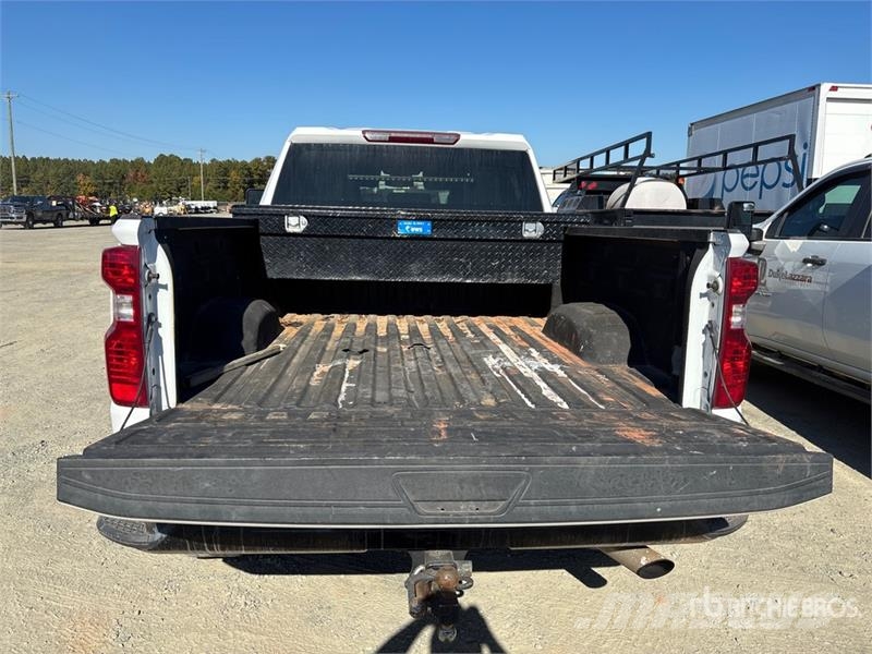 Chevrolet Silverado 2500 HD Custom 4x4 Crew Cab Pickup Furgoni altro
