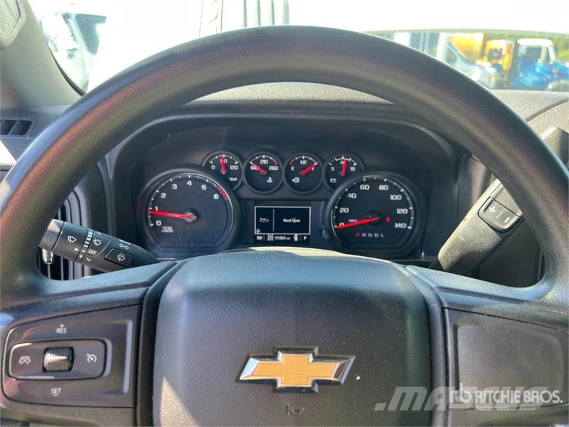 Chevrolet Silverado 2500HD 4x4 Crew Cab Pickup Otros