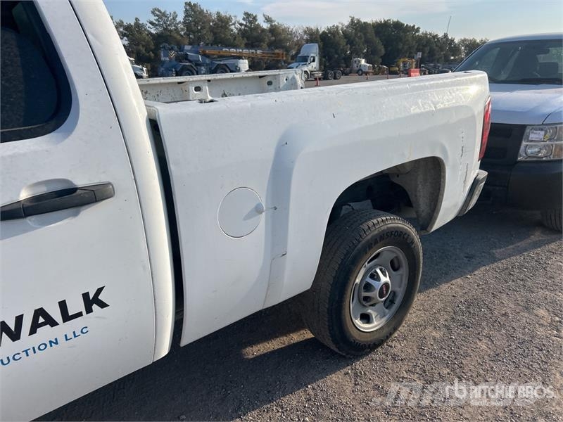 Chevrolet Silverado 2500 HD 4x2 Crew Cab Pickup 其他