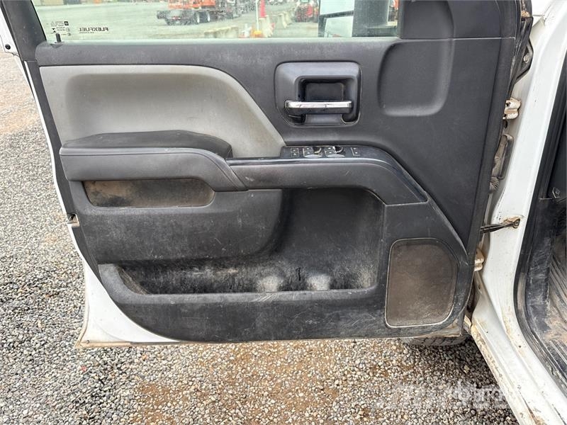 Chevrolet Silverado 2500 4x2 Crew Cab Pickup Další