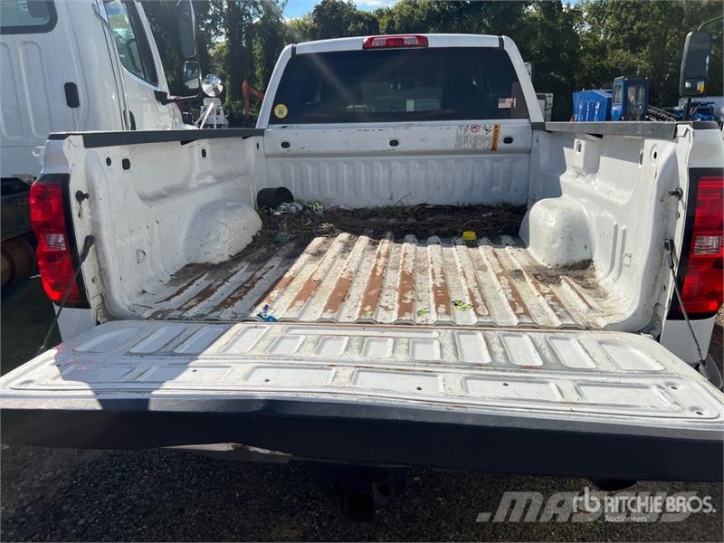 Chevrolet Silverado 2500HD 4x2 Crew Cab Pickup その他