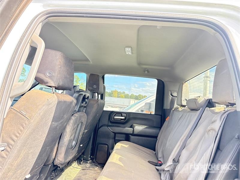 Chevrolet Silverado 3500HD Vieglais kravas automobilis/izkraušana no sāniem