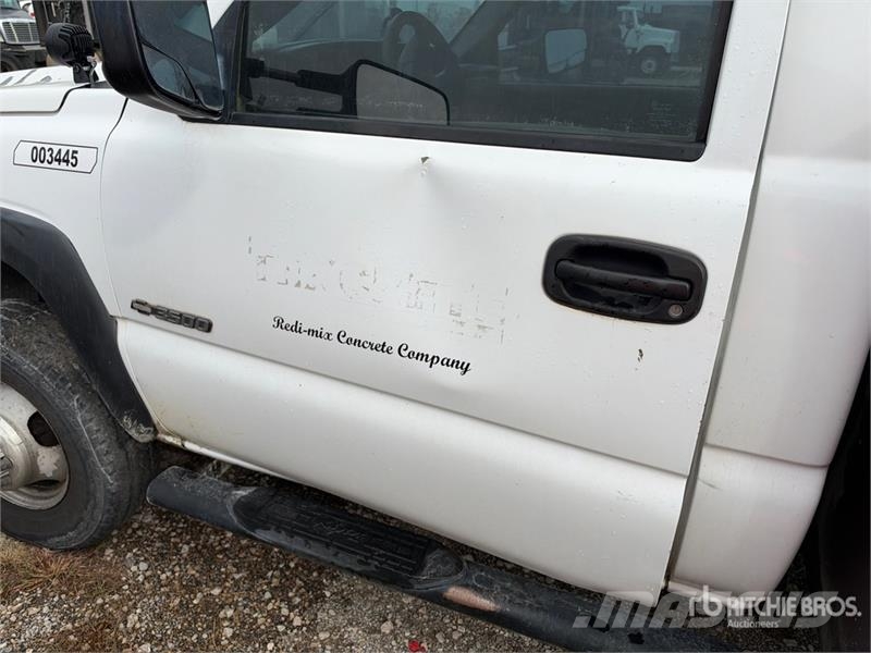 Chevrolet Silverado 3500 Custom 4x2 Utility Truck (Inoperabl Lava-autot