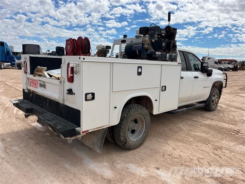 Chevrolet Silverado 3500HD 4x4 Extended Cab Service Truck مركبات الأغراض العامة