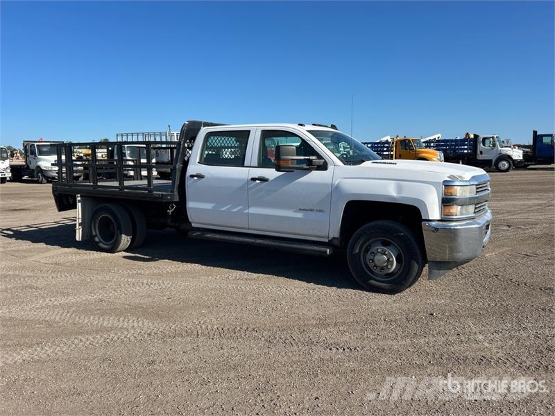 Chevrolet Silverado 3500HD Platós / Ponyvás teherautók