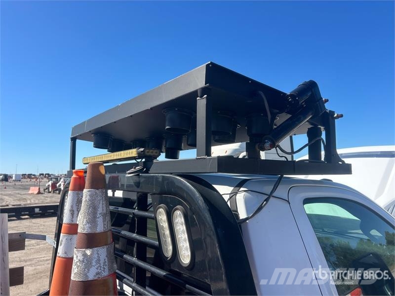 Chevrolet Silverado 3500HD Lastbil med lad/Flatbed