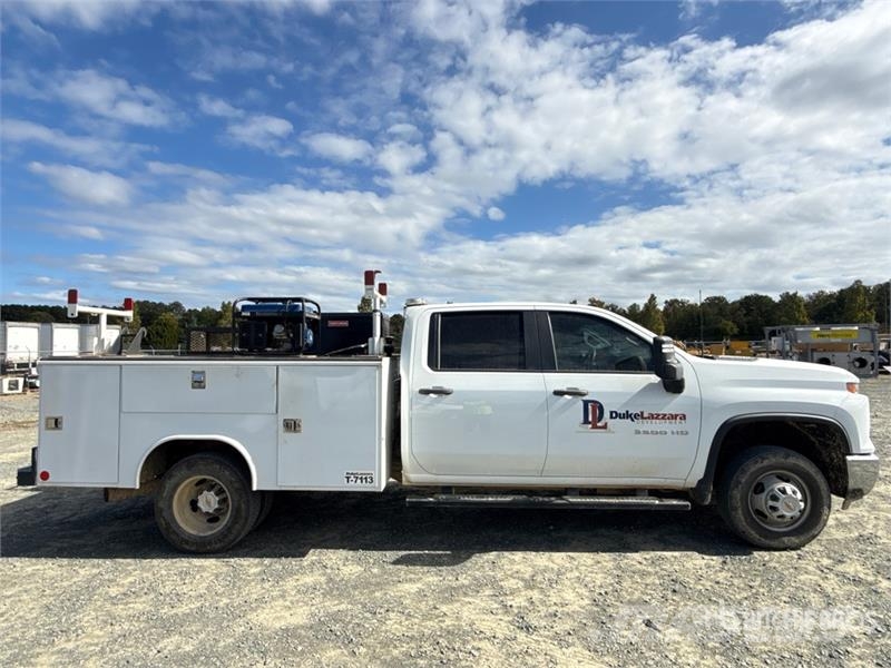 Chevrolet Silverado 3500HD Vieglais kravas automobilis/izkraušana no sāniem