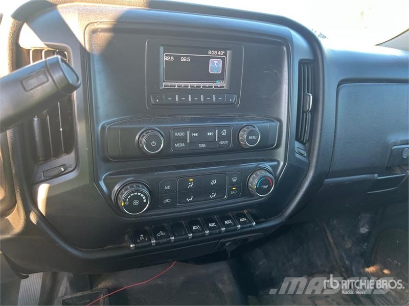 Chevrolet Silverado 3500HD Vieglais kravas automobilis/izkraušana no sāniem