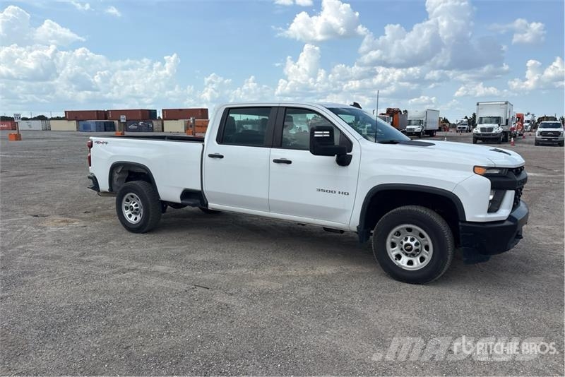 Chevrolet Silverado 3500HD 4x4 Crew Cab Pickup Andere Transporter
