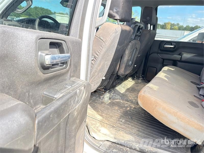 Chevrolet Silverado 3500HD Vieglais kravas automobilis/izkraušana no sāniem