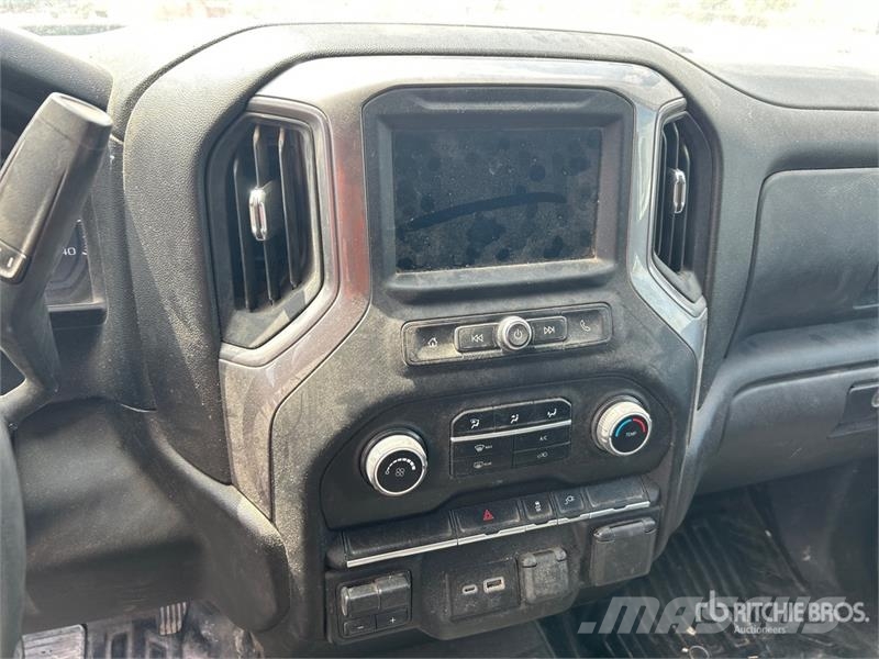 Chevrolet Silverado 3500HD 4x4 Crew Cab Service Truck Vehículos municipales multiusos