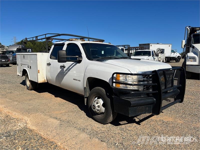 Chevrolet Silverado 3500HD Vieglais kravas automobilis/izkraušana no sāniem