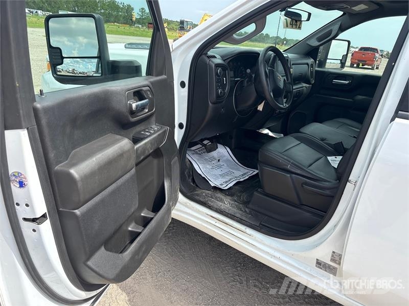 Chevrolet Silverado 3500HD 4x4 Crew Cab Pickup Andere Transporter