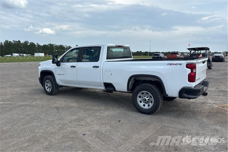 Chevrolet Silverado 3500HD 4x4 Crew Cab Pickup Andere Transporter