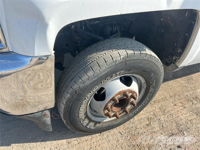 Chevrolet Silverado 3500HD 4x2 Crew Cab Cab and Chassis Cabine en interieur