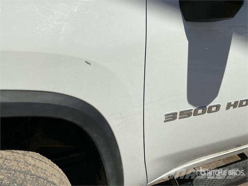 Chevrolet Silverado 3500HD Platformas/izkraušana no sāniem